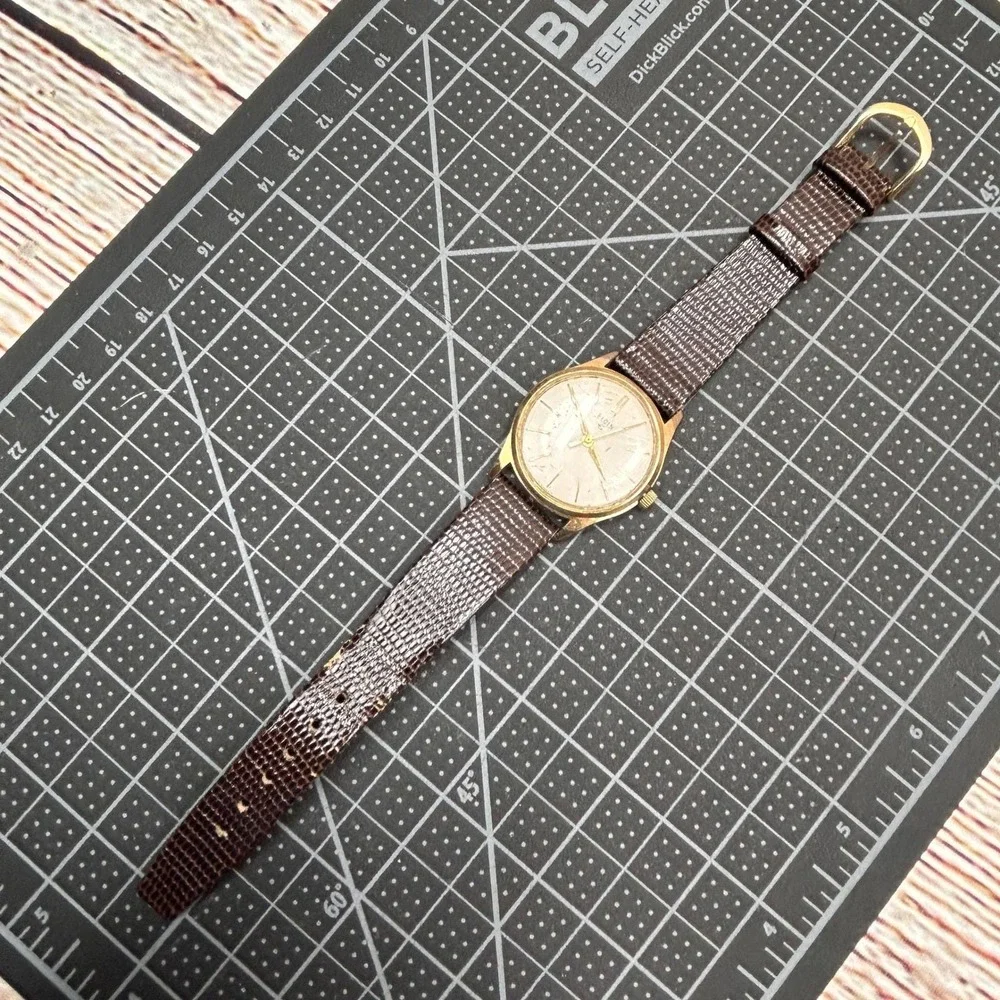 Vintage Elgin Manual Wind‎ Watch Gold Tone Base Metal Bezel Brown Leather Tested
